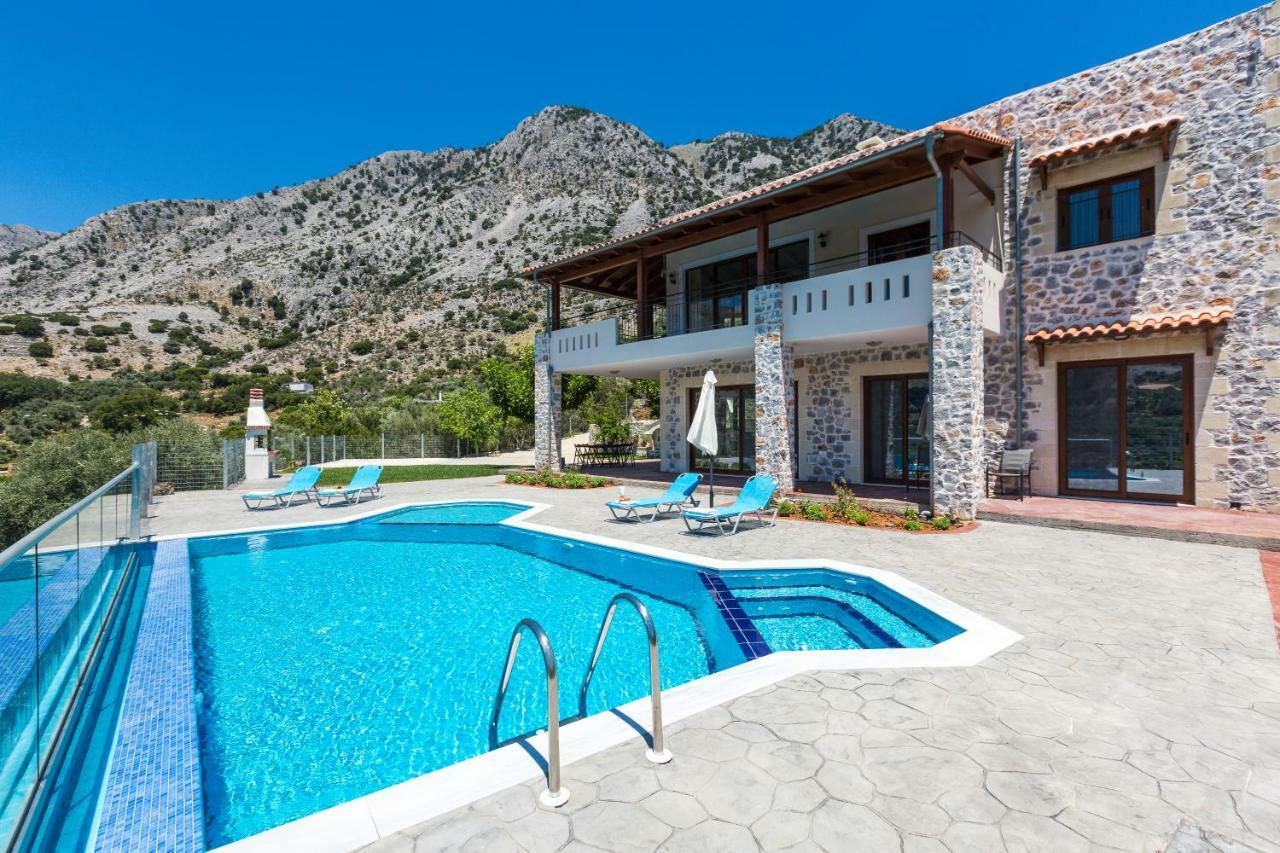 Asigonia With Heated Pool & Whirlpool *